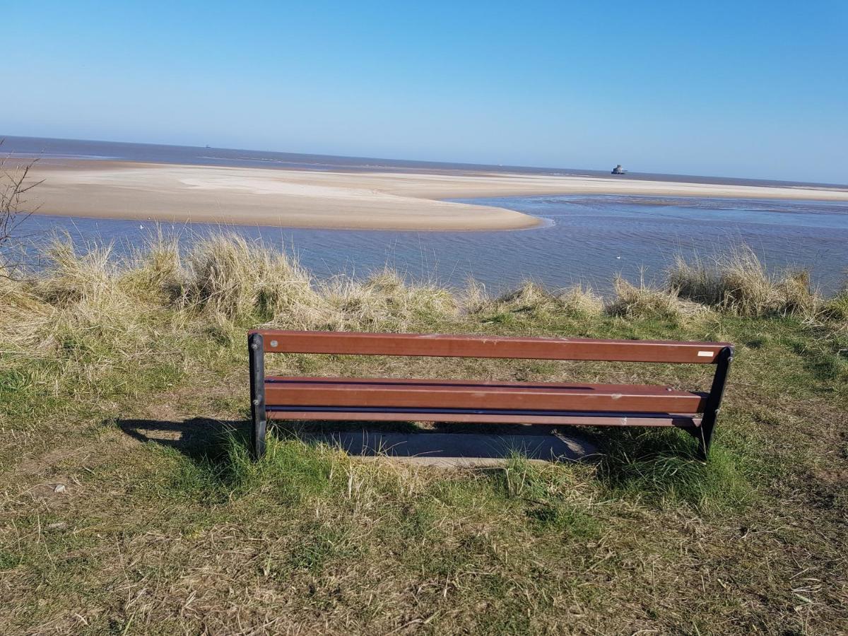 Beach & Tonic Beachside Chalet Humberston Exteriör bild