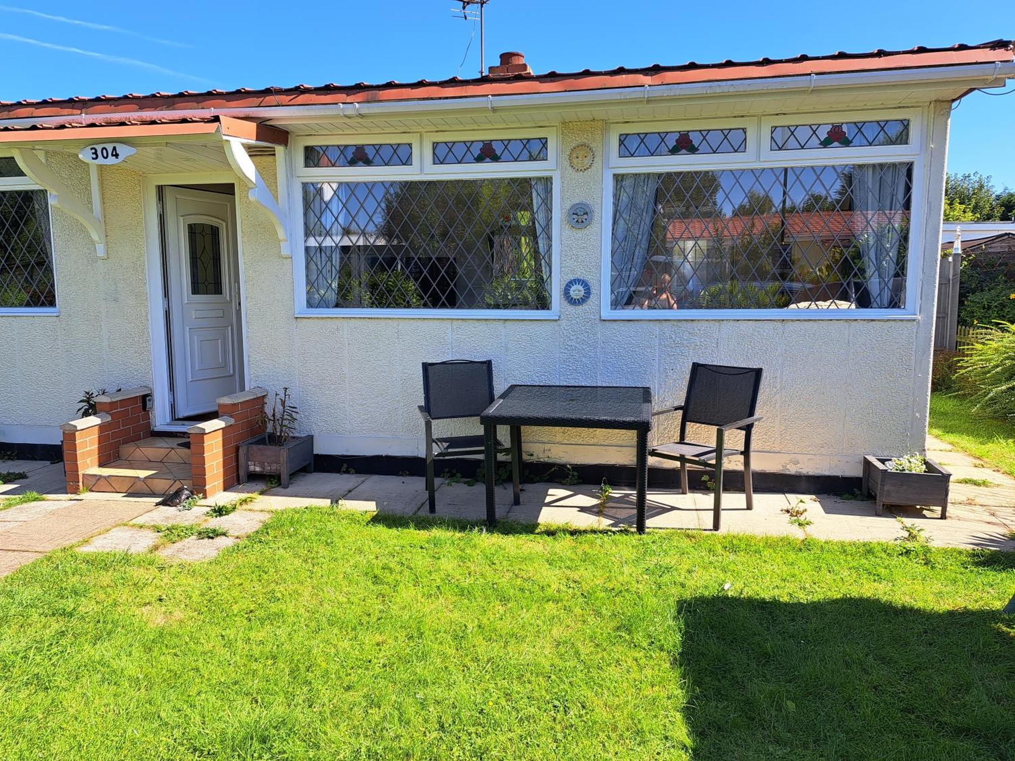 Beach & Tonic Beachside Chalet Humberston Rum bild